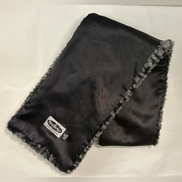 BEN BERGER Luxury Collection Soft Snuggly Faux Fur Gray Black Print Scarf Stole - Picture 8 of 12